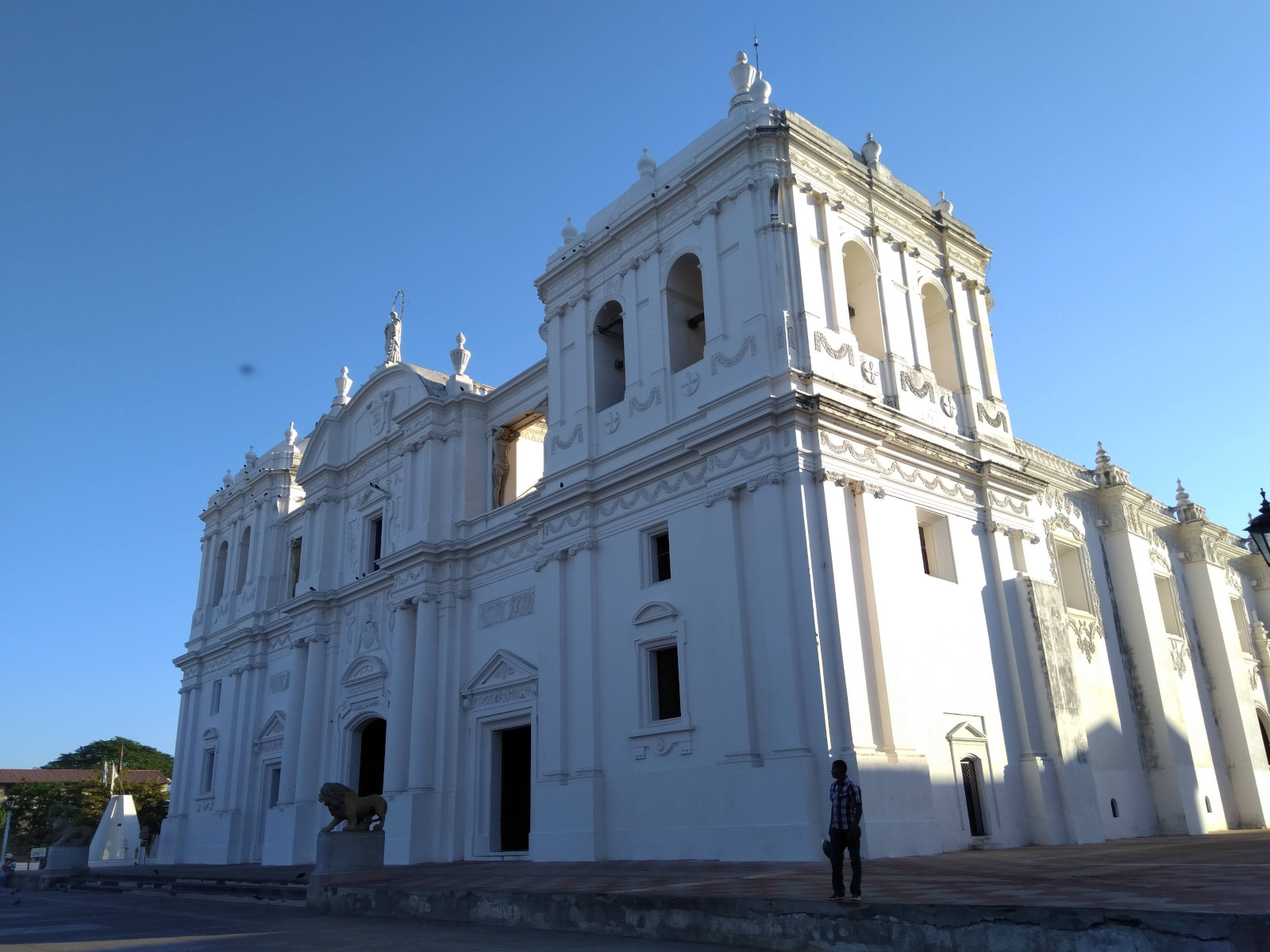 cattedrale leon nicaragua 16x12