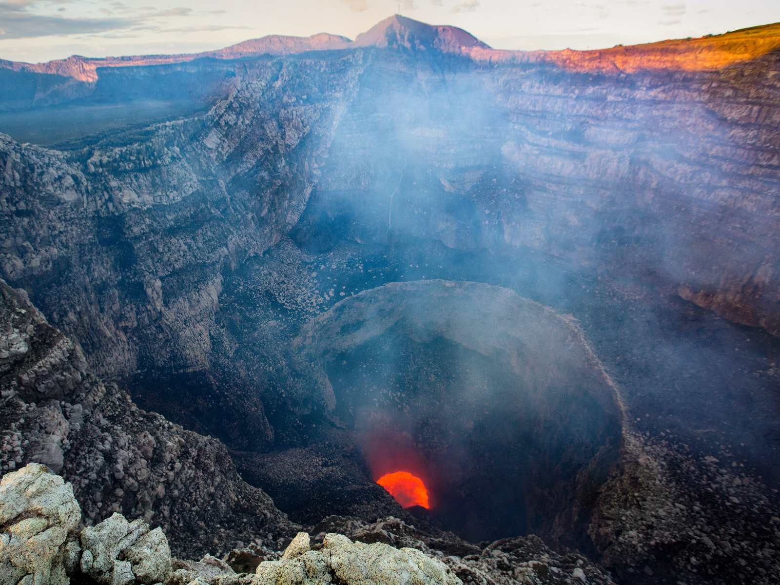 masaya vulcano nicaragua 16x12